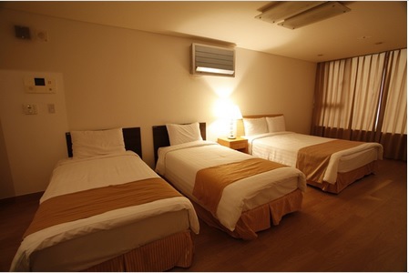 Quarter Room