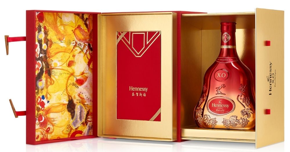 Hennessy与知名艺术家张恩利合力推出2022农历新年新设计！和大家一起迎接虎年来临！